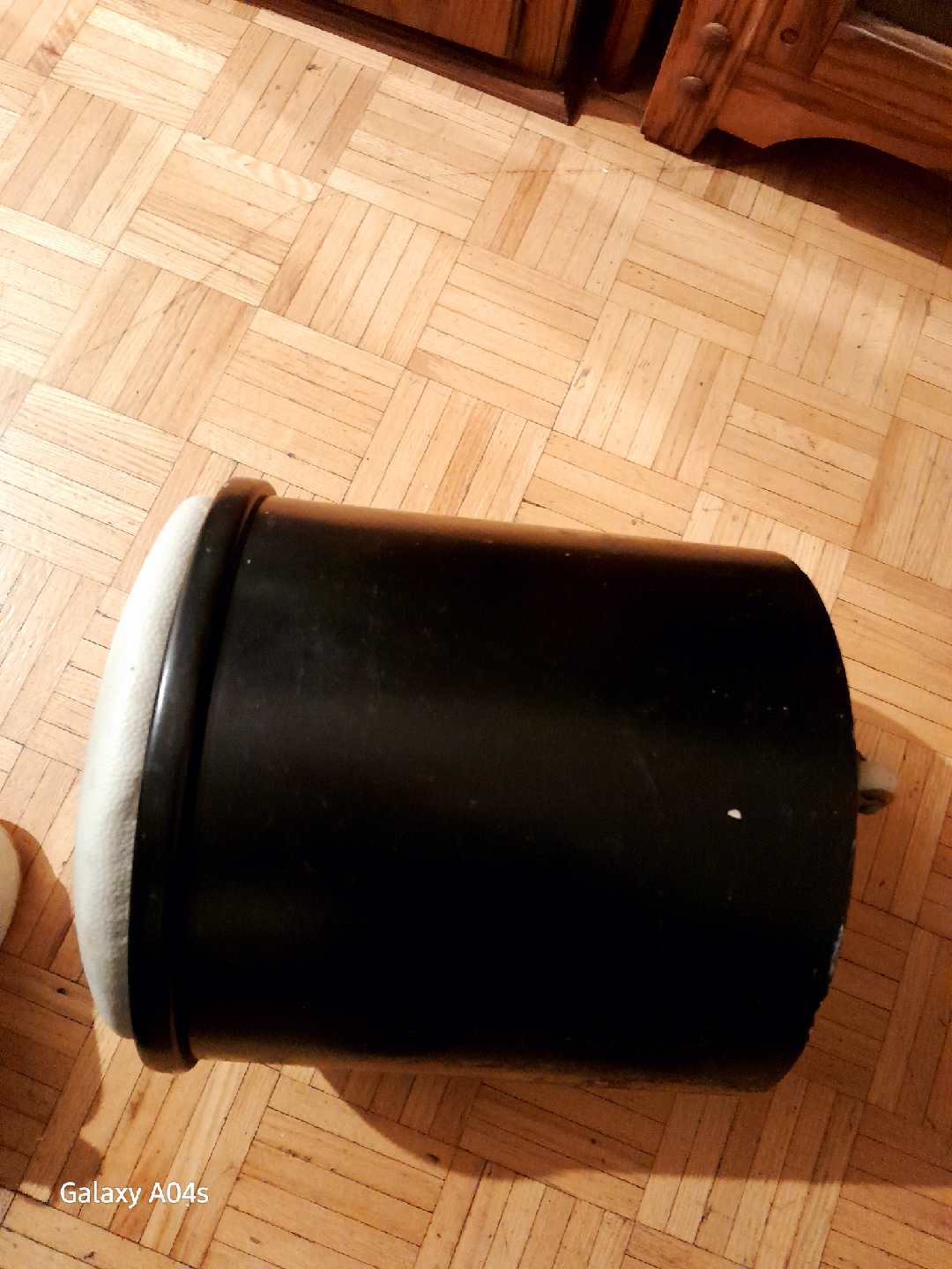 Black Round Padded Rolling Stool+🥕 - photo 2