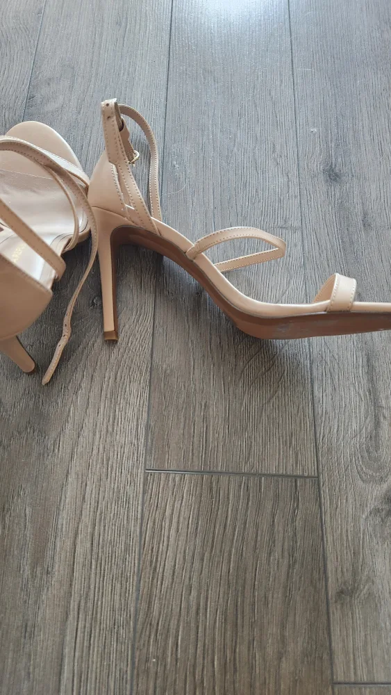 Banana Republic Heels - Size 8.5 image indicator(2)
