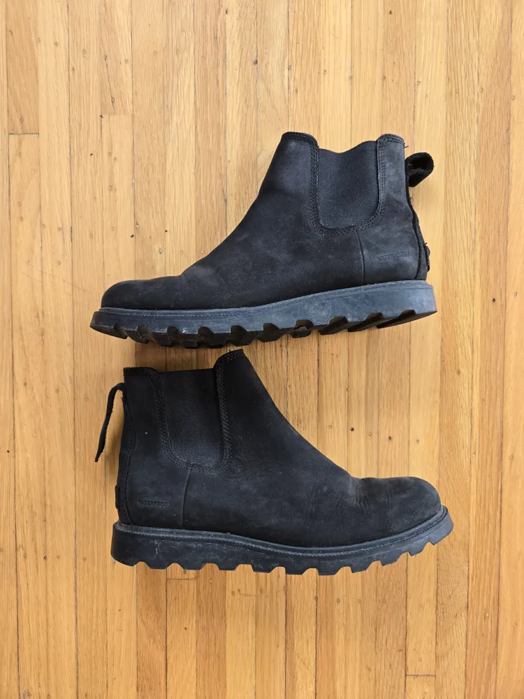 Womens Sorel Ainsley Chelsea Winter Leather Elastic Ankle Boots image indicator(2)