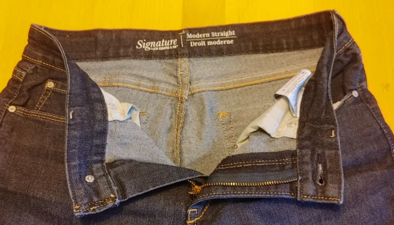 Signature Levi Strauss & Co. Jeans image indicator(7)
