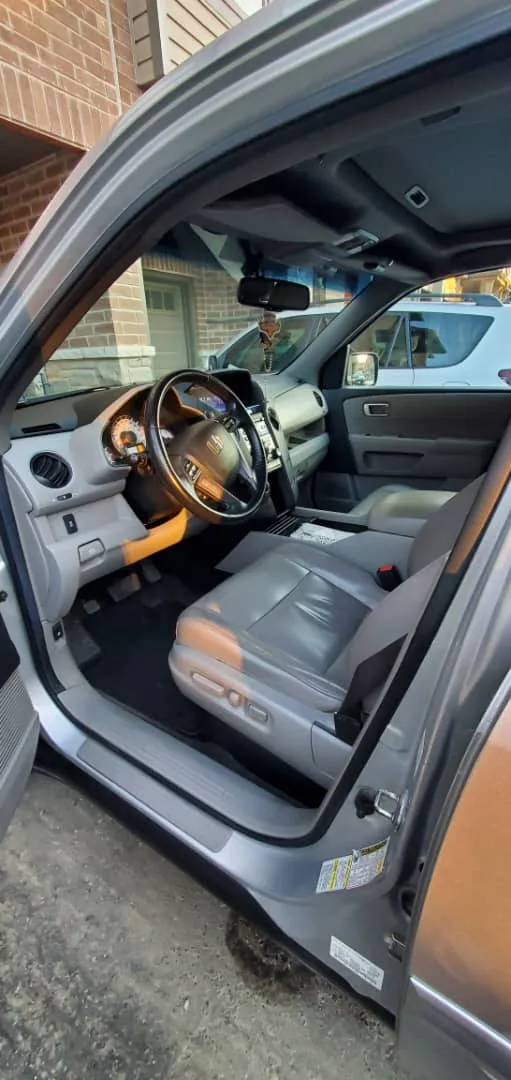 Selling my 2012 Honda pilot. image indicator(5)