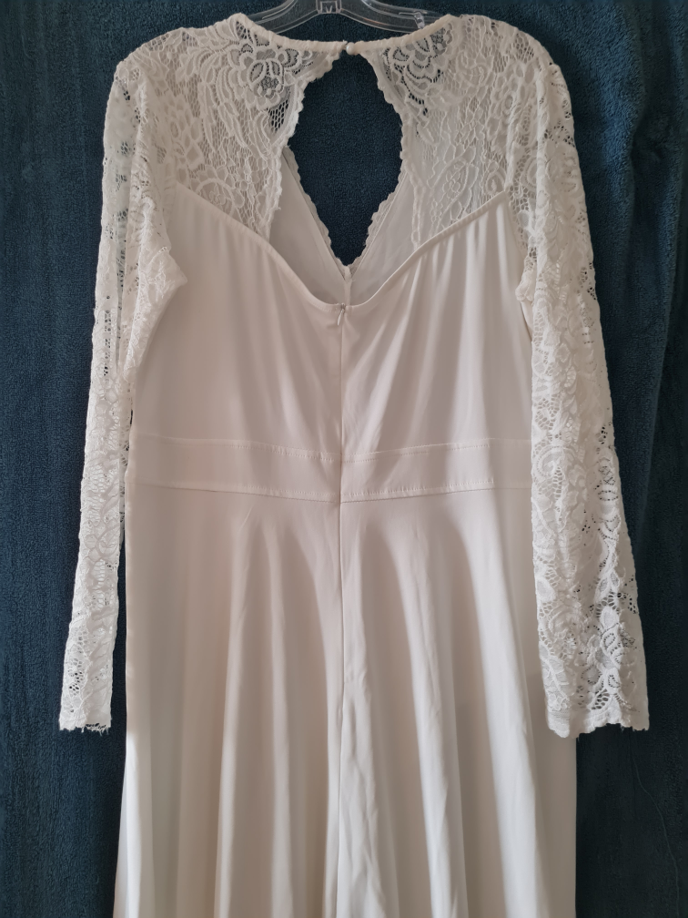 Elegant White Lace Wedding Dress - photo 2