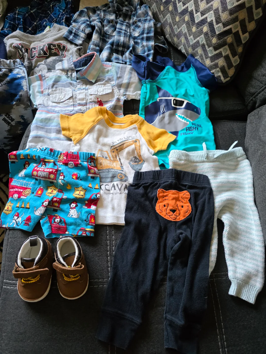 Mixed Lot of Baby & Toddler Clothing (Mostly 6 month) image indicator(3)