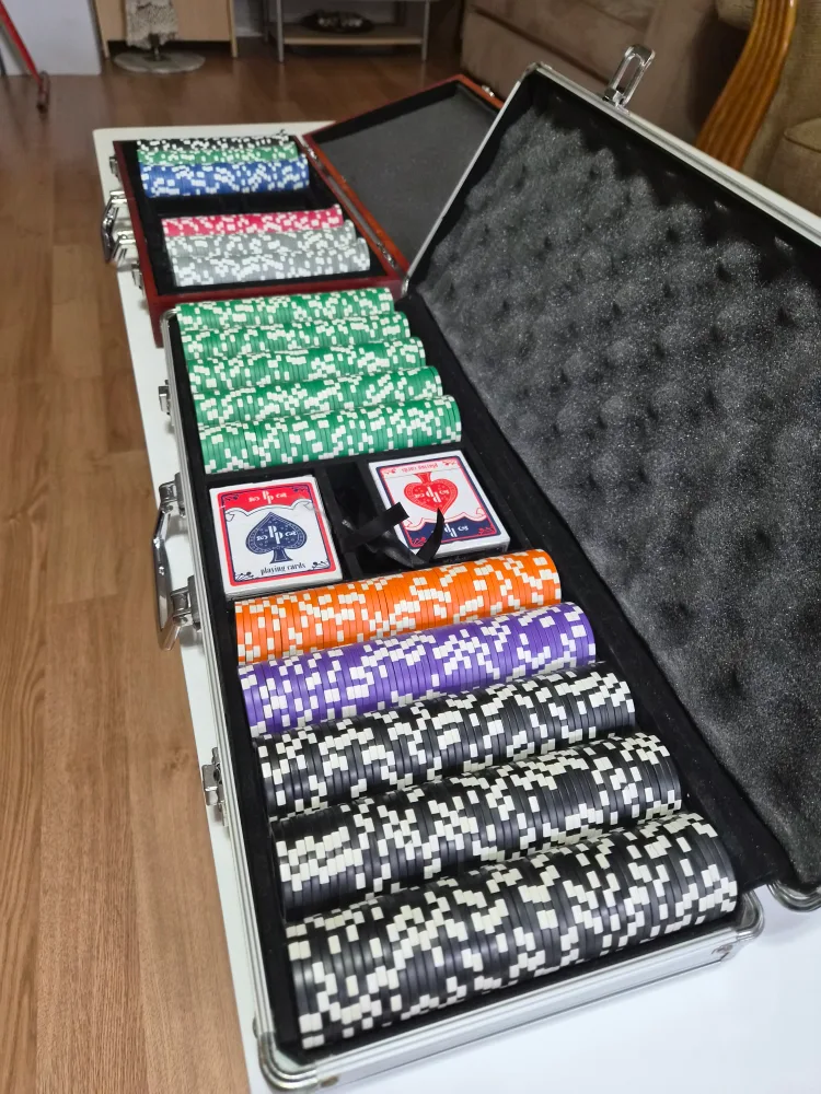 Poker Chip Set with Case thumbnail