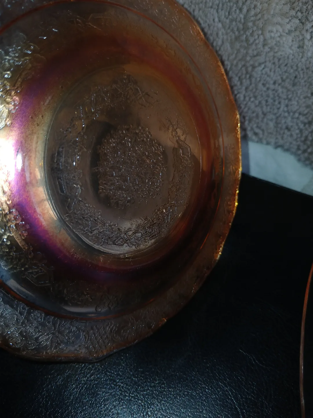 Vintage Iridescent Carnival Glass Bowls / ash trays image indicator(6)