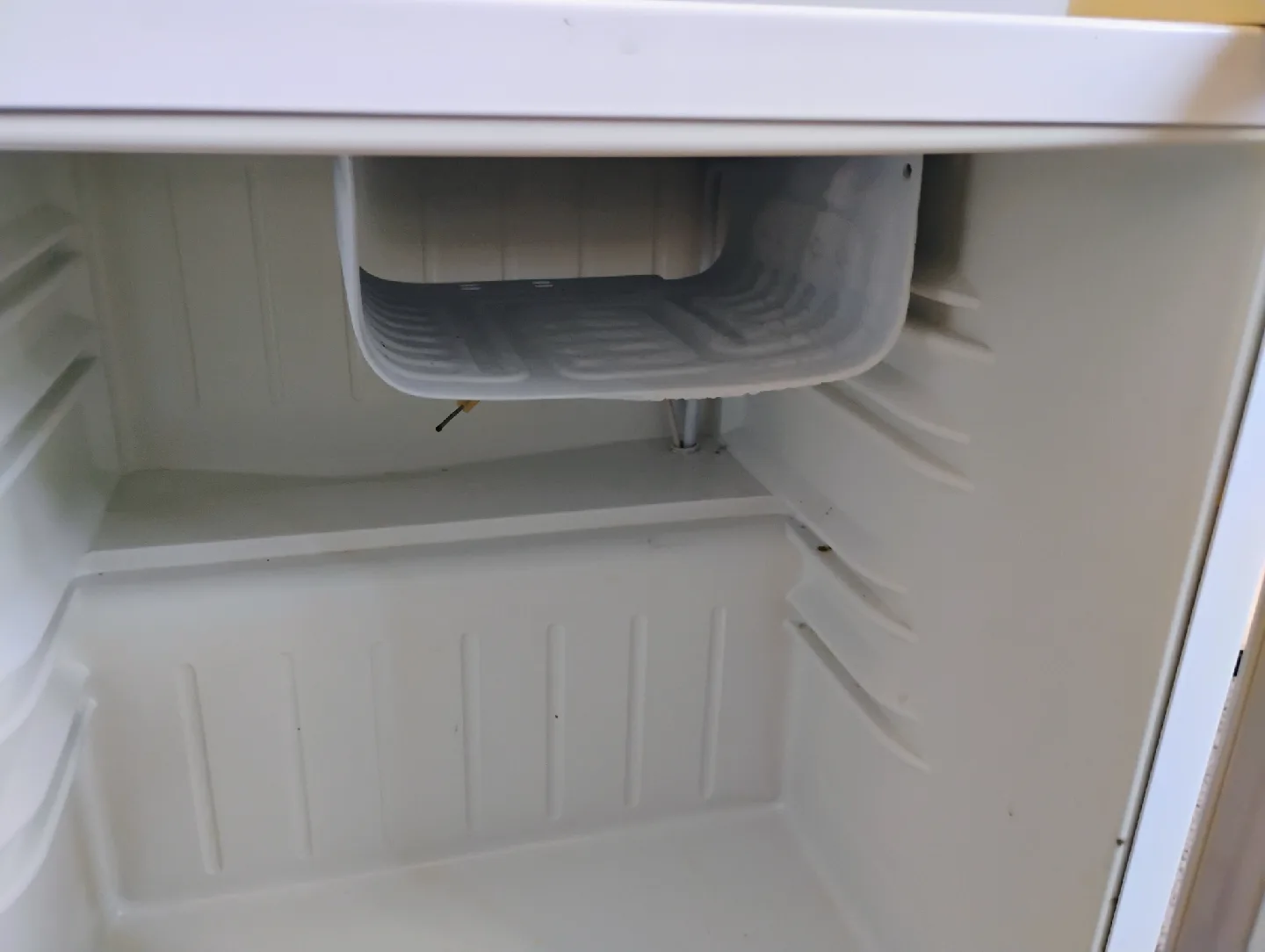 Igloo Mini Fridge - White image indicator(3)