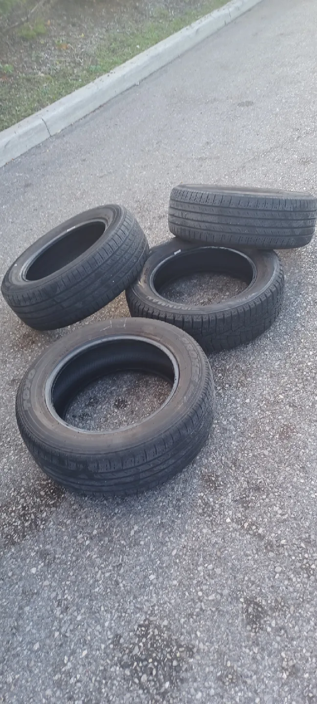 Used Tires - Set of 4 image indicator(2)