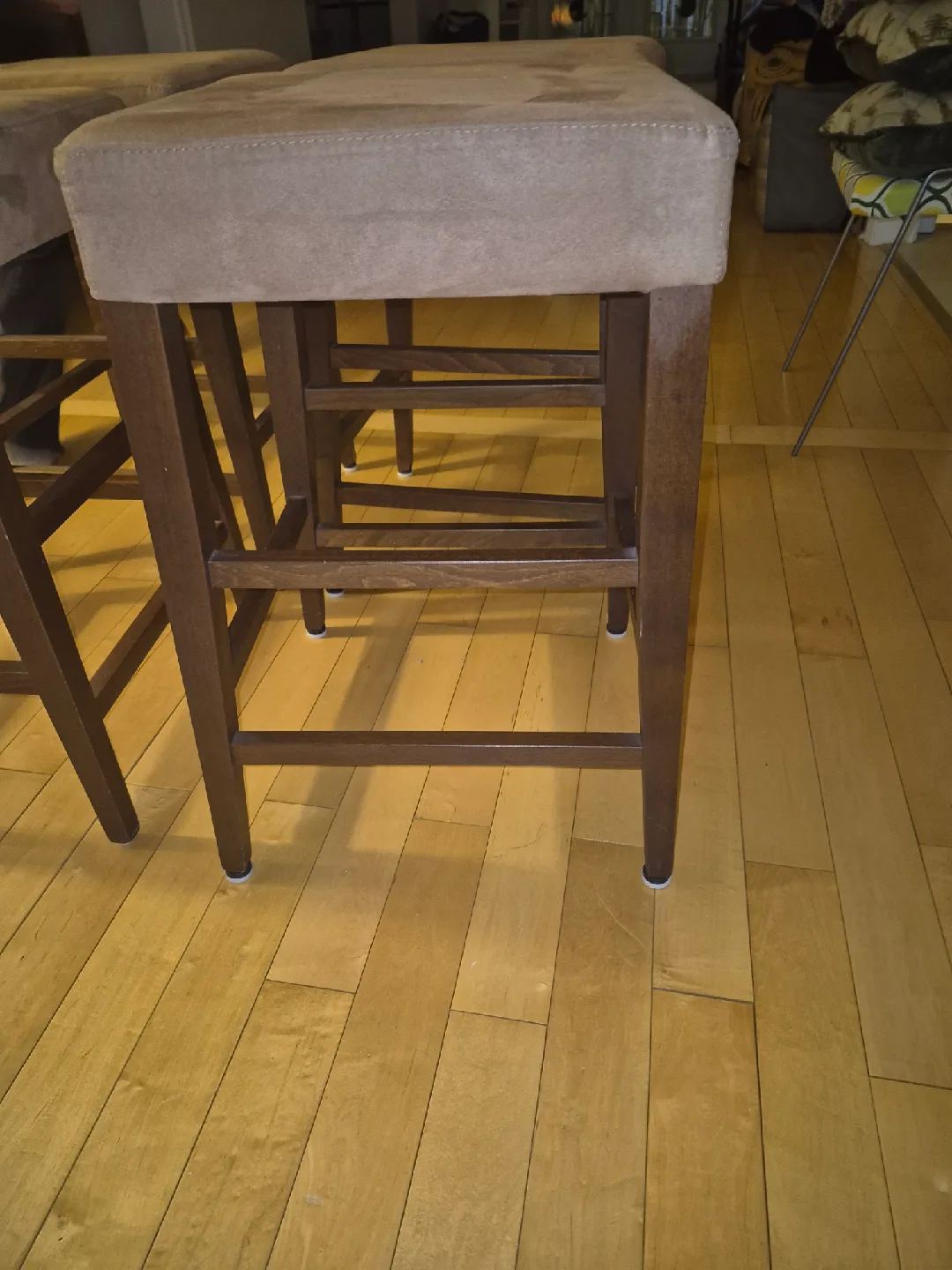 bar stools image indicator(2)