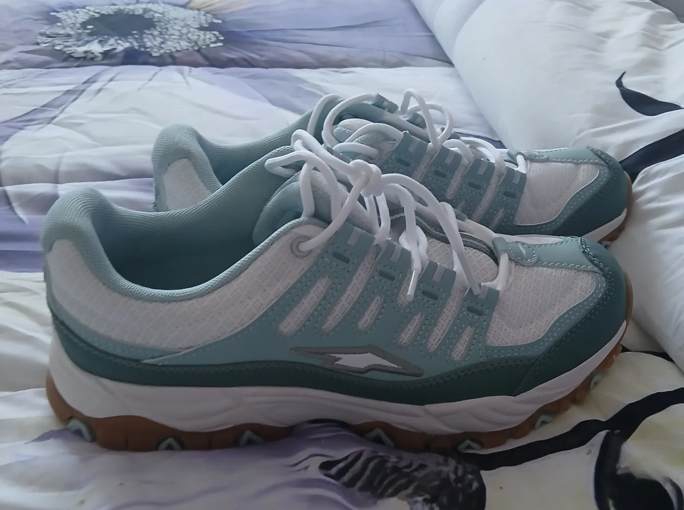 Avia Women's Athletic Shoes, Size 8 image indicator(3)