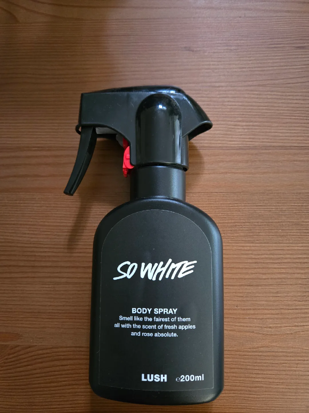 Lush So White Body Spray 200ml thumbnail