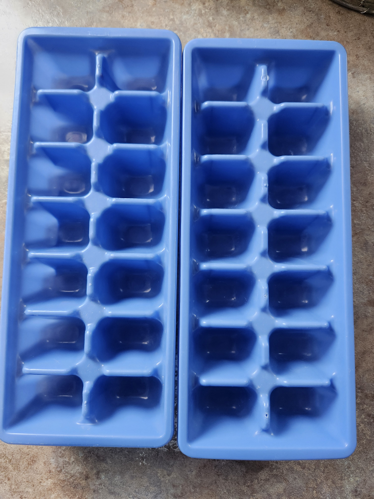 Two Blue Ice Cube Trays 🥕 - photo 2