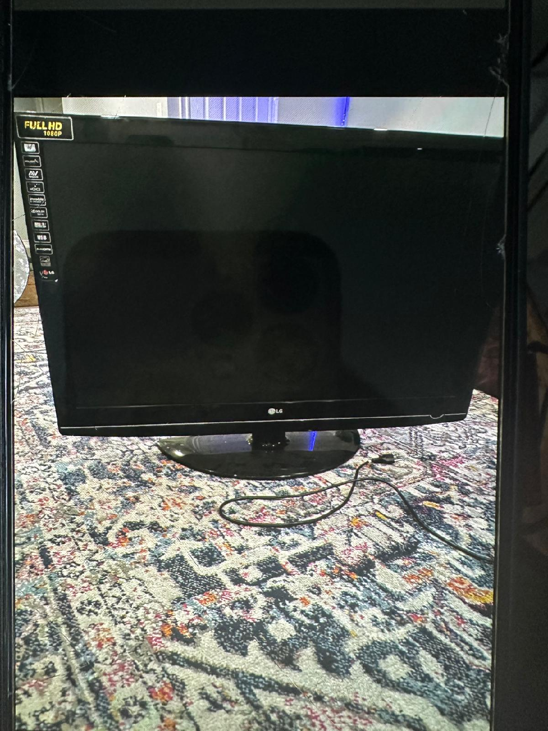 LG Full HD TV - photo 2