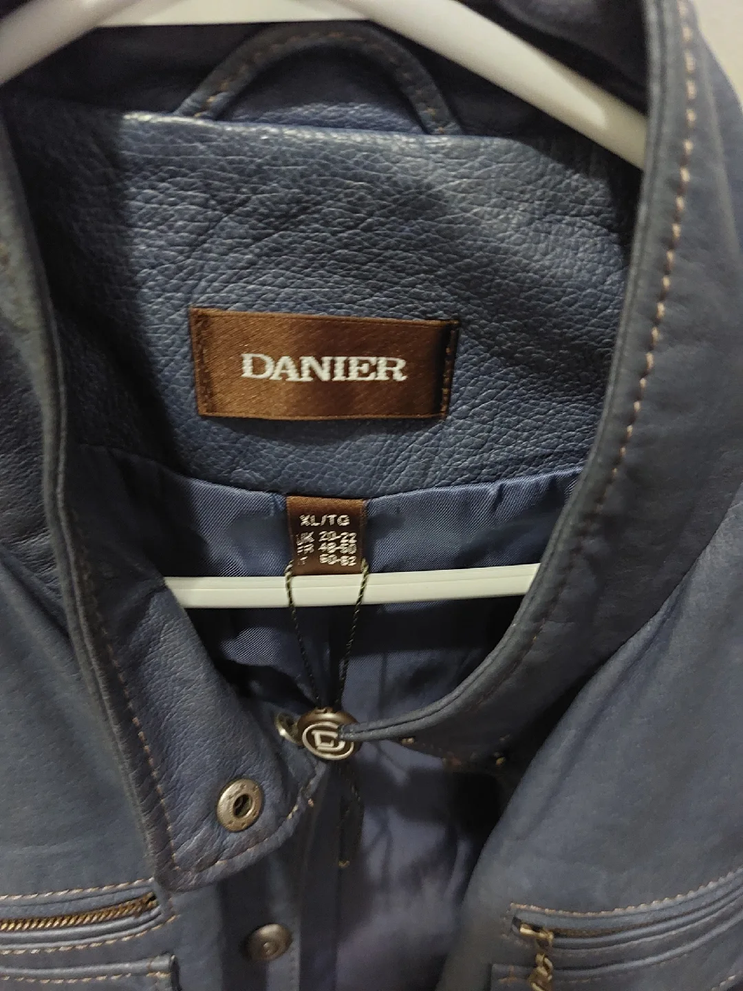 Danier Leather Jacket Size XL image indicator(2)