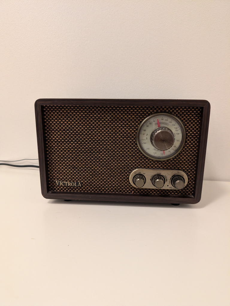 Victrola Retro Radio