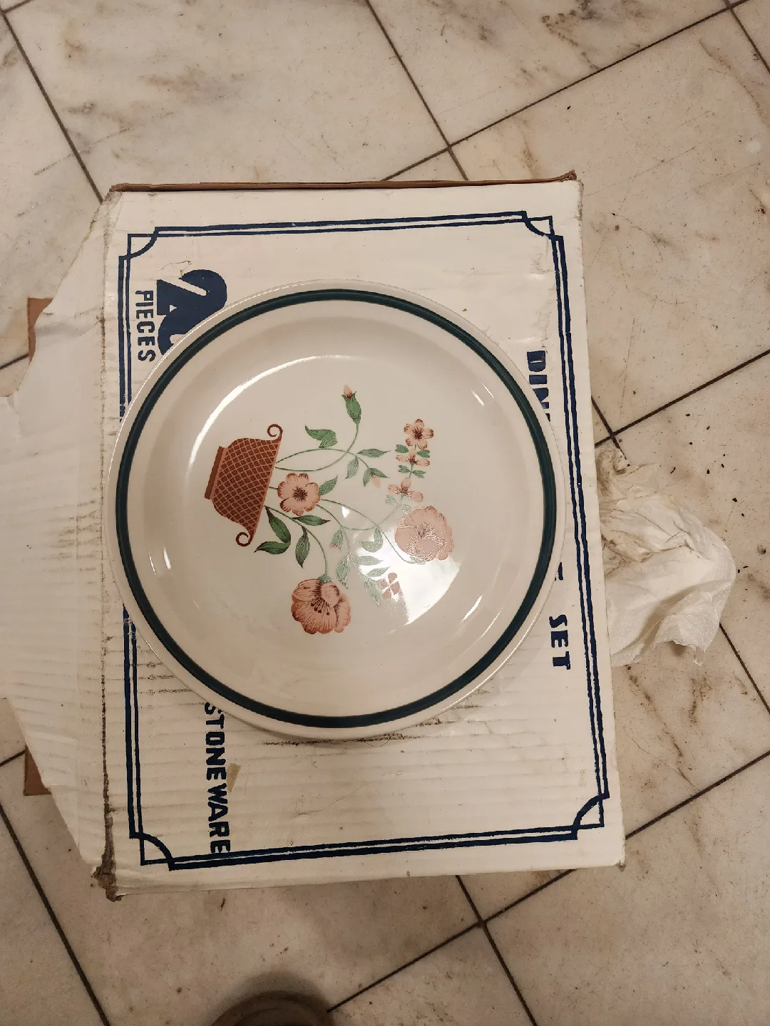 20-Piece Stoneware Dining Set with Floral Design image indicator(2)