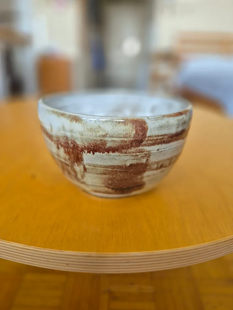 Handmade Pottery Bowl (Cereal / Soup / Salad size) AS NEW image indicator(5)