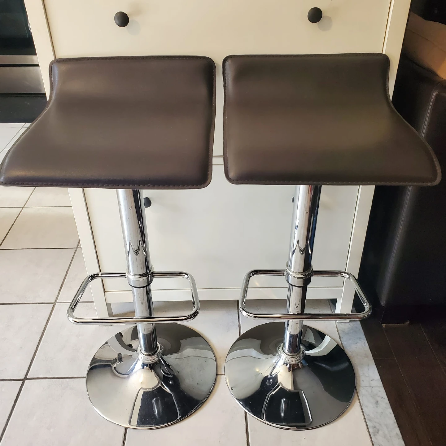 2x Bar Stools leather espresso dark chocolate color Adjustable