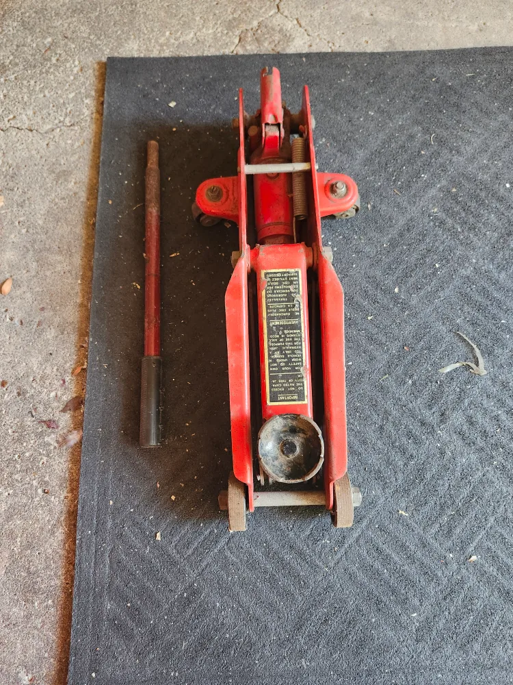 Red Hydraulic Floor Jack thumbnail