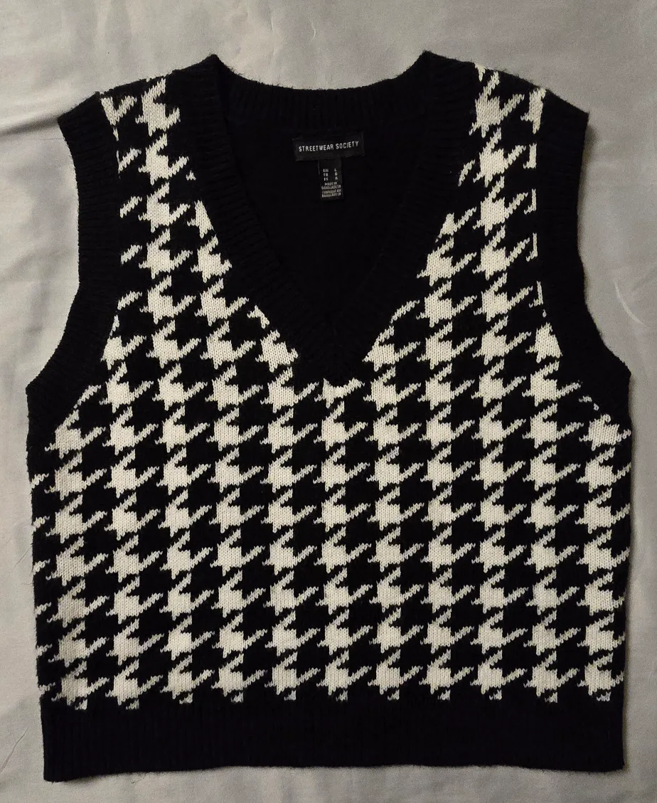Womens Houndstooth Sweater Vest! - Size L thumbnail