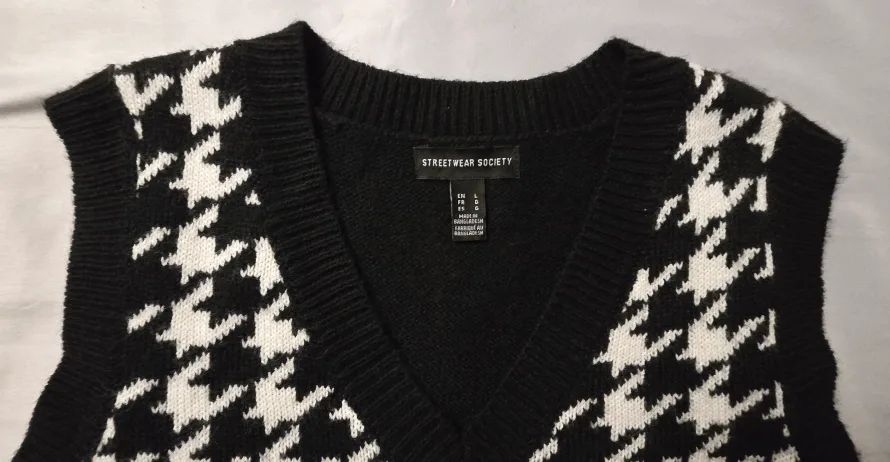Womens Houndstooth Sweater Vest! - Size L image indicator(2)