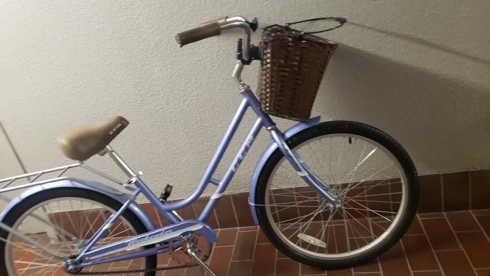 CCM Weekender Women's Comfort Bike image indicator(2)