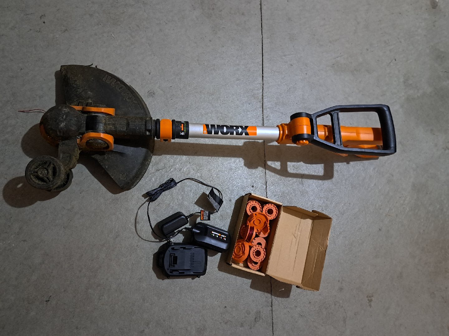 WORX Cordless Grass Trimmer/Edger w/ Battery & Charger
