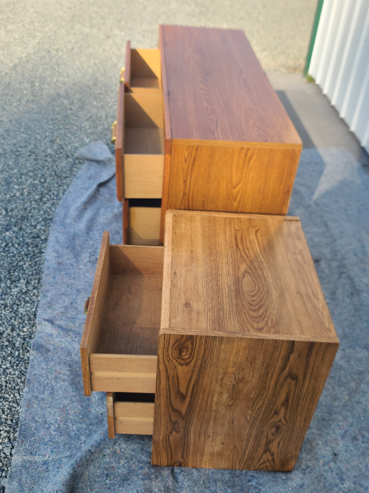 6 DRAWER OAK DRESSER AND NIGHT STAND - photo 3