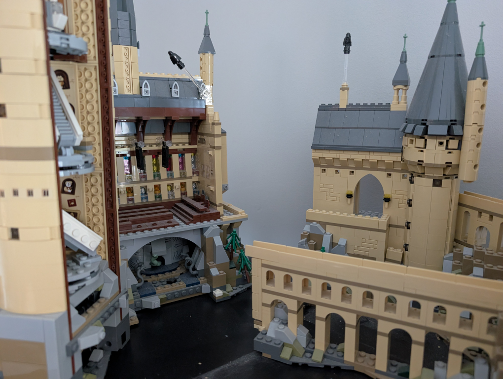 LEGO Harry Potter Hogwarts Castle - photo 2