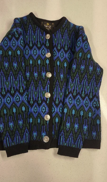 (NEW) Vintage Narvyk Pure Virgin Wool Cardigan image indicator(2)