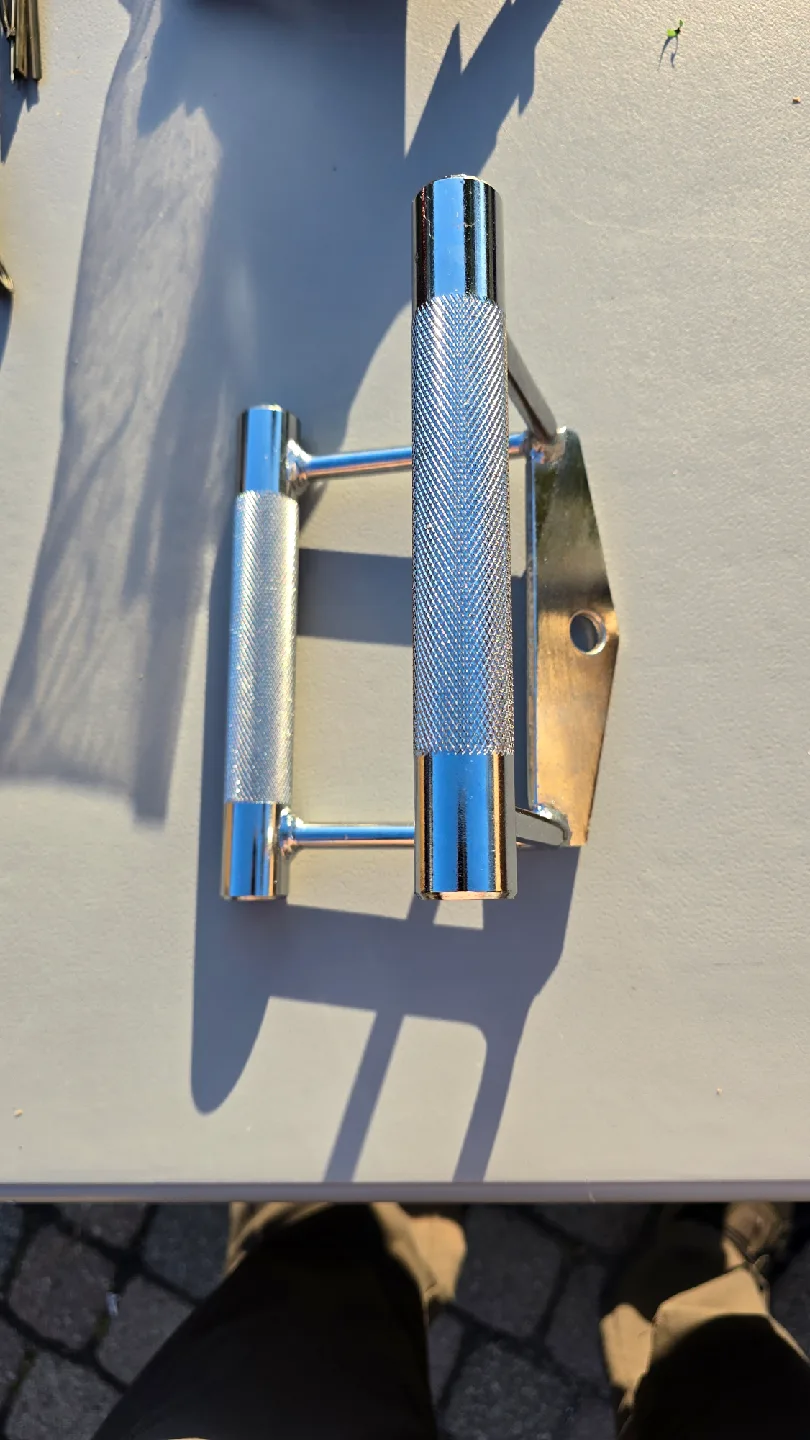 Chrome Lat Pulldown Attachment image indicator(2)