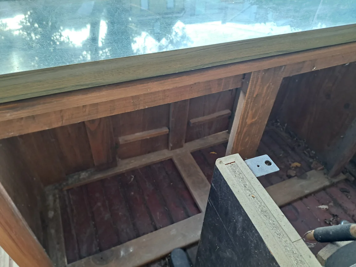 60 Gallon Fish Tank w/ Stand image indicator(2)