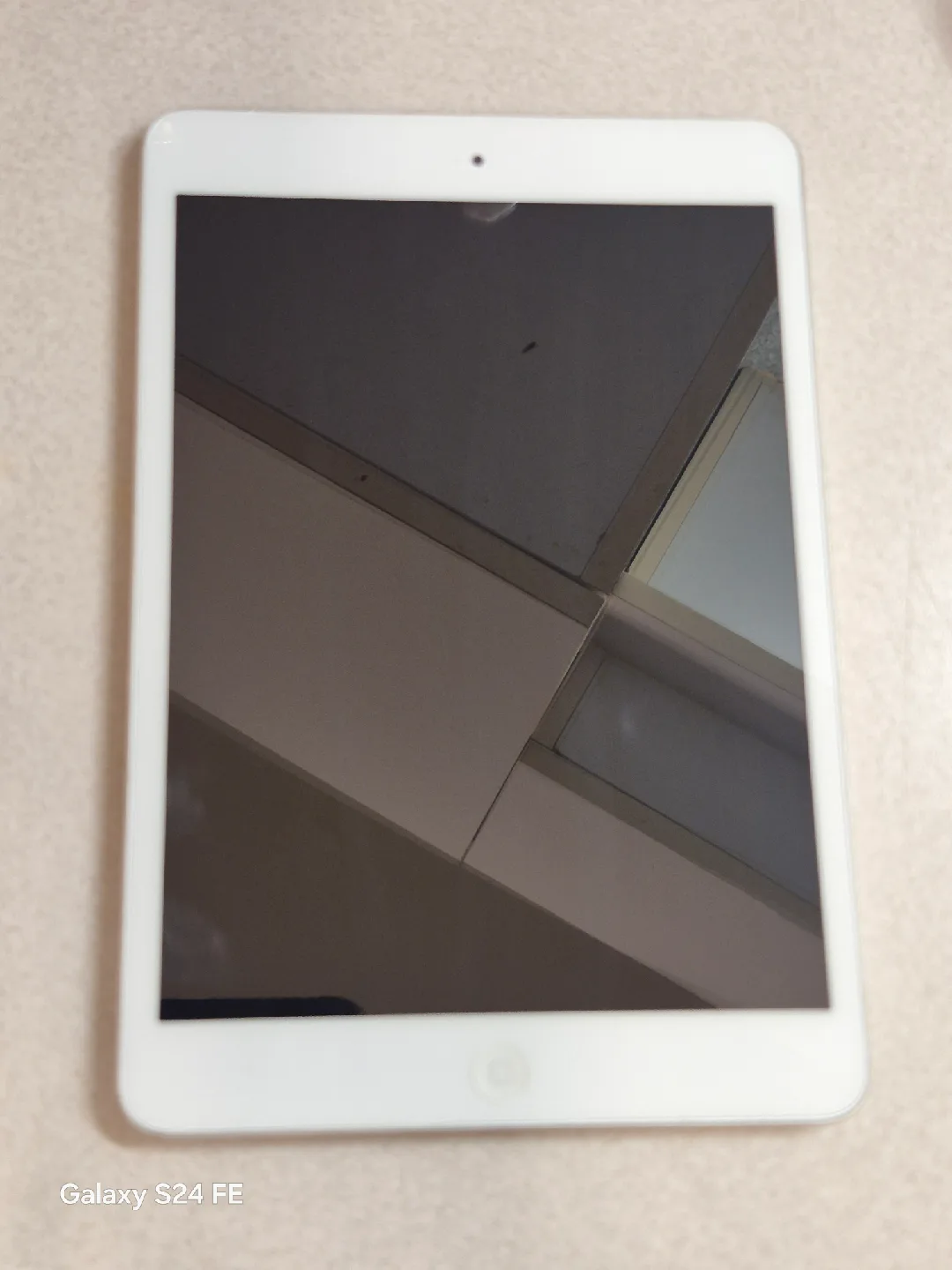 apple tablet  with crisp display image indicator(4)