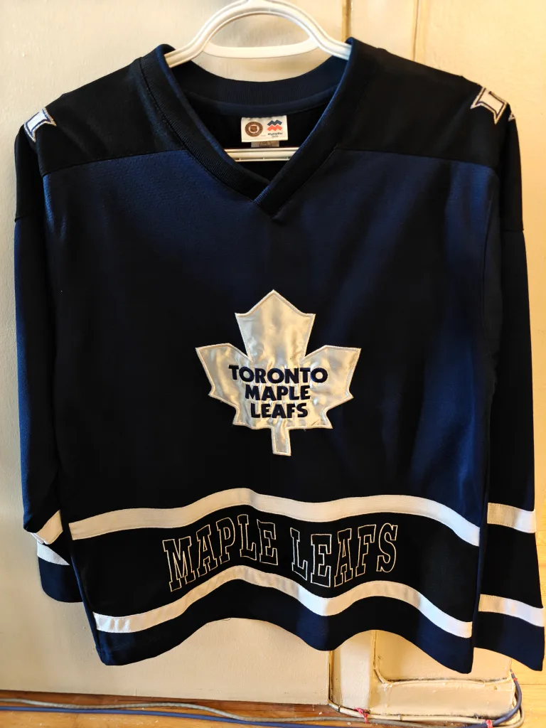 Toronto Maple Leafs Hockey Jersey (14/16) image indicator(2)