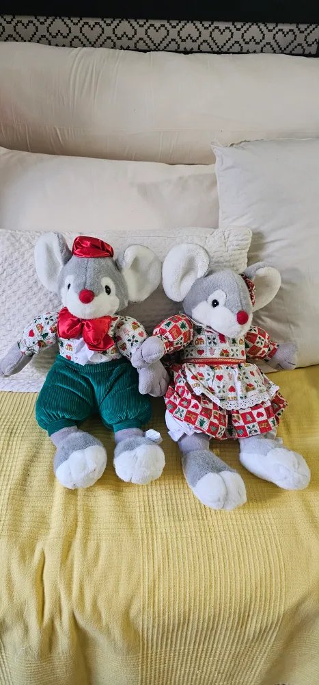 Vintage Mouse Plush Set thumbnail