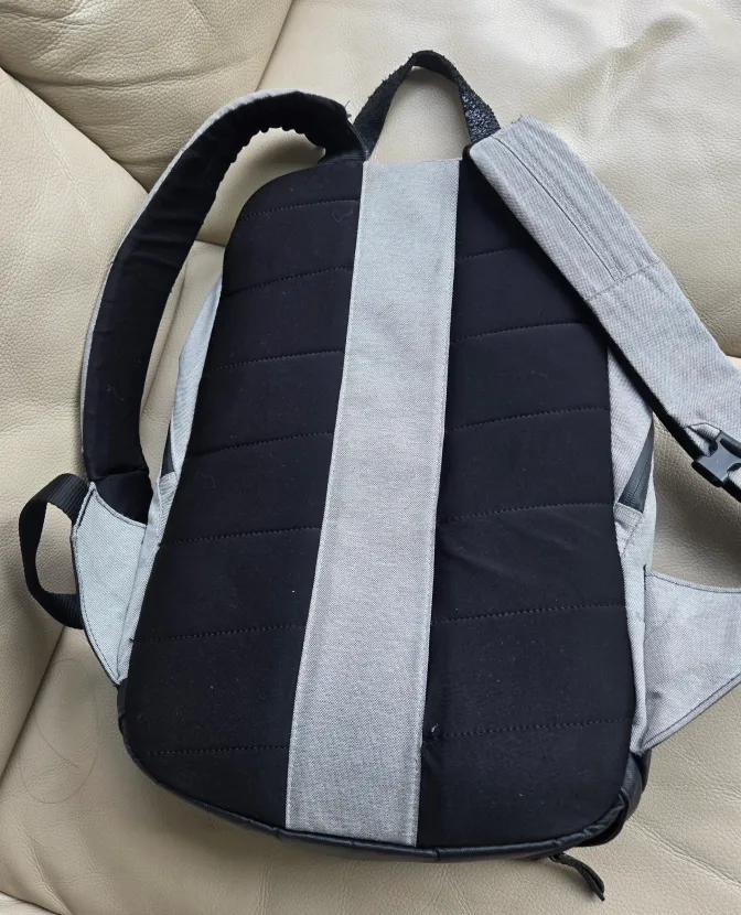 backpack with shoe compartment image indicator(2)