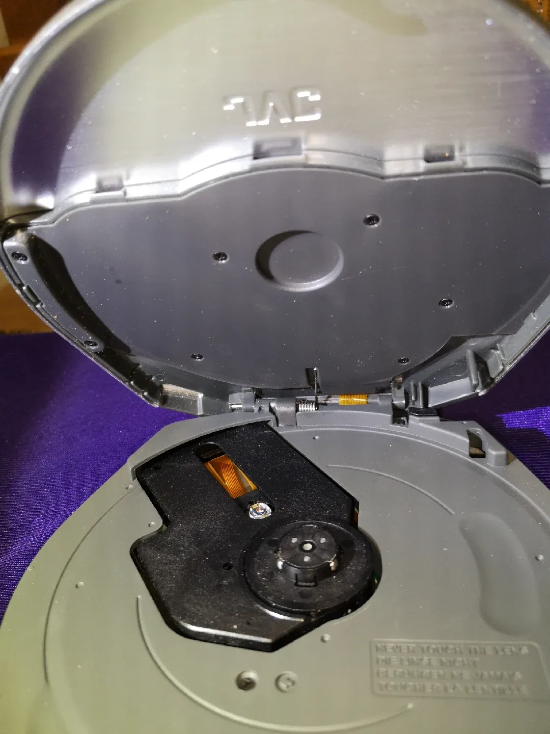 JVC ~ Portable Class 1 MP3-CD Player image indicator(7)