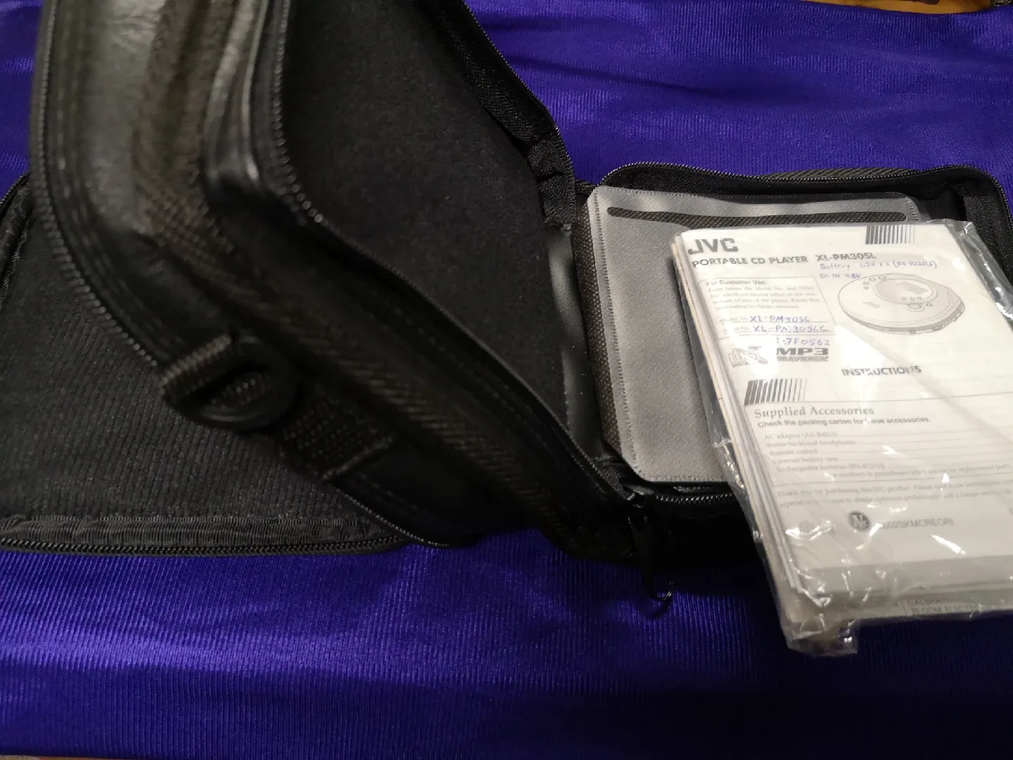 JVC ~ Portable Class 1 MP3-CD Player image indicator(9)