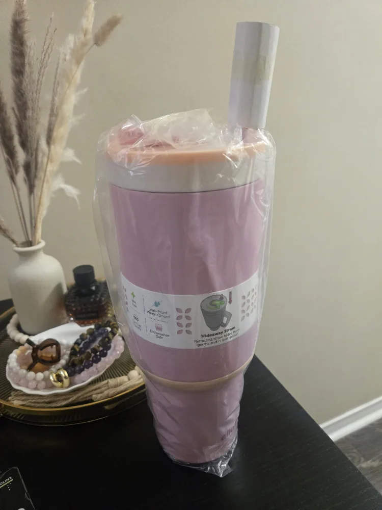 Ello Oasis Tumbler with Retractable Straw - NEW image indicator(3)