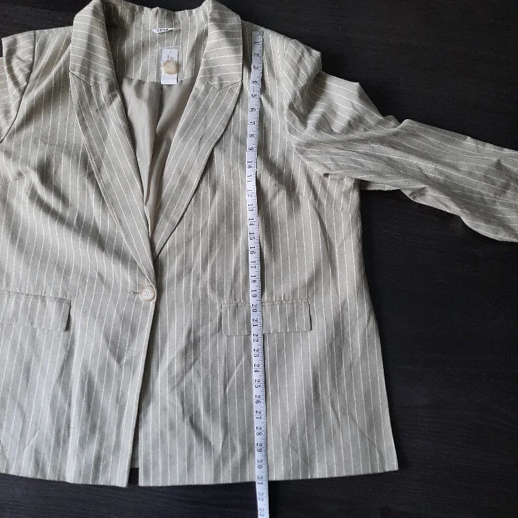 New Penn. Penningtons Striped Blazer - Size 28 image indicator(8)