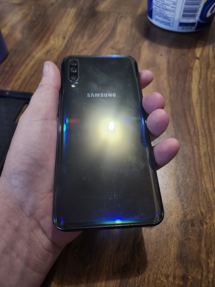 Samsung Galaxy A50 - photo 2