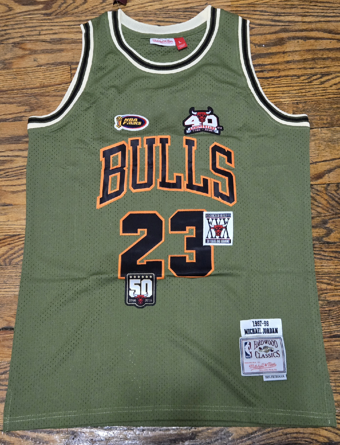 Mitchell & Ness Michael Jordan Bulls Jersey Size L and M