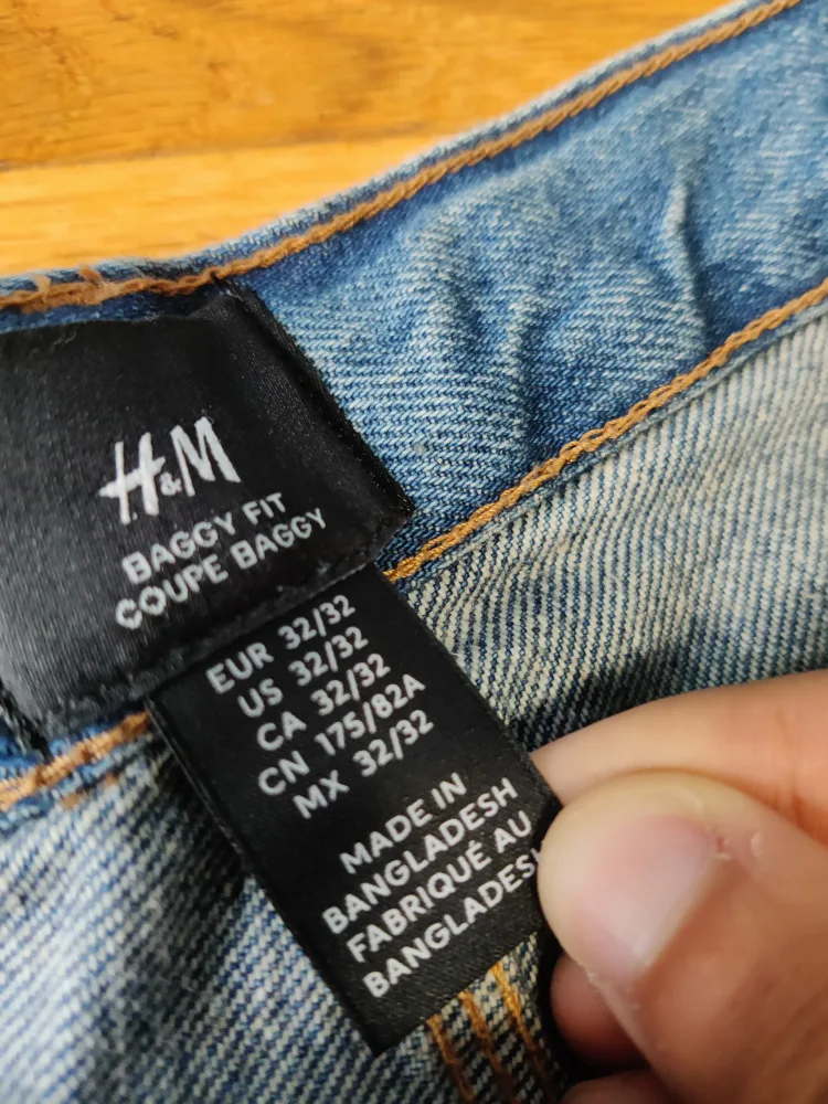 H&M Baggy Fit Jeans - Size 32/32 image indicator(2)