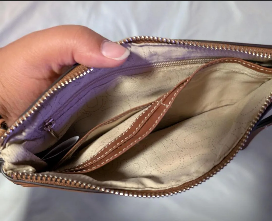 True religion wallet image indicator(2)