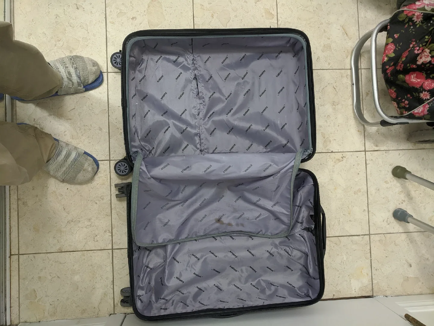 Black Rolling Suitcase image indicator(5)