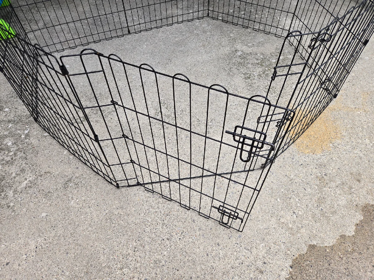 Black Metal Pet Playpen image indicator(2)