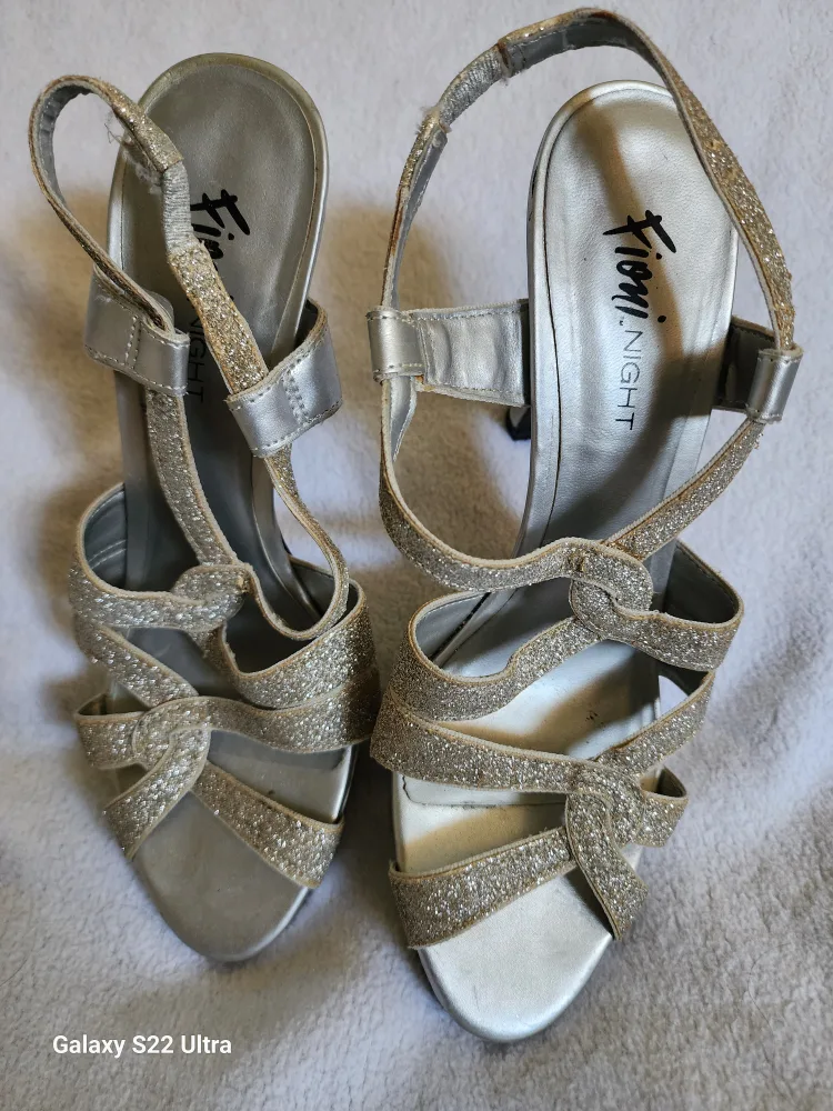Fioni Night Silver Heels - Size 9 thumbnail