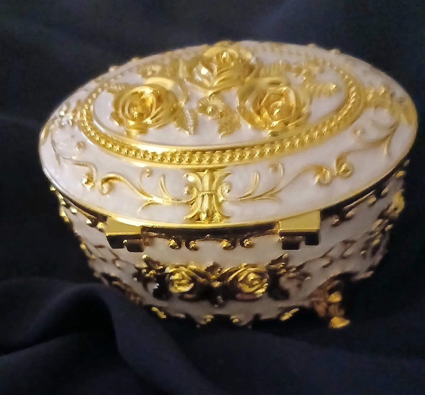 Decorative Oval Trinket Box - White & Gold thumbnail