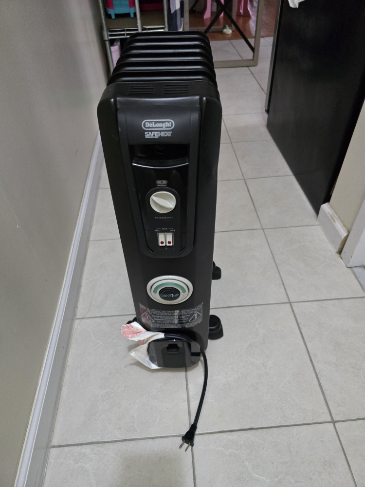 DeLonghi SAFEHEAT Oil-Filled Radiator Heater