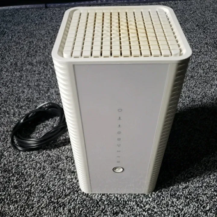 Hitron CODA-4682U DOCSIS 3.1 WiFi Gateway modem. thumbnail
