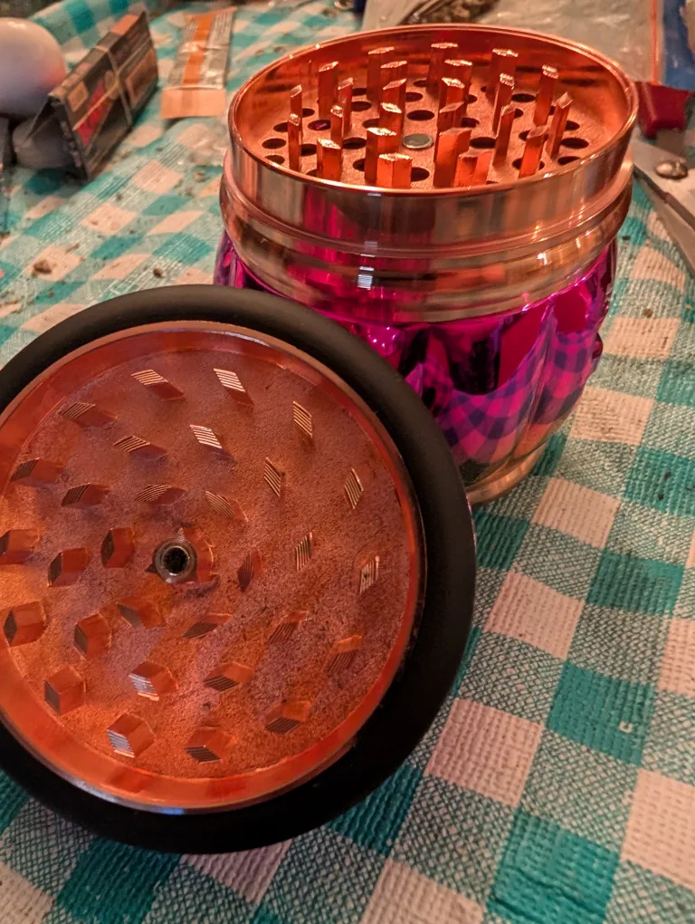 Pumpkin Shaped Herb Grinder image indicator(2)